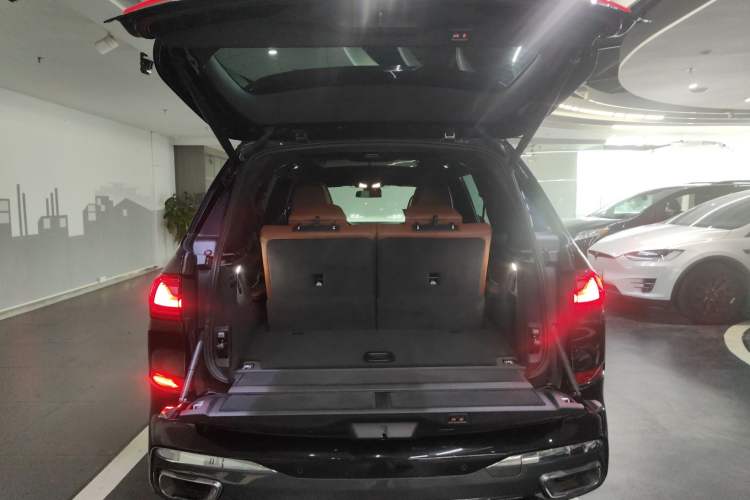 Used BMW X7 2020 xDrive40i Luxury M Sport Package Trunk