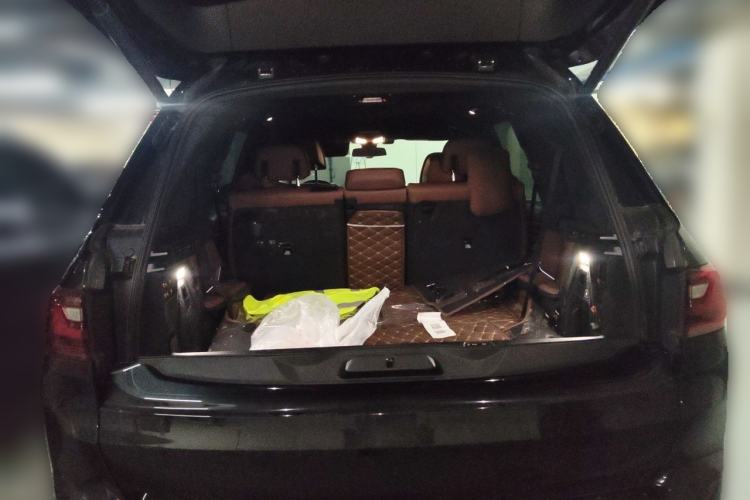 Used BMW X7 2020 xDrive40i Luxury Package with Leading Features Trunk