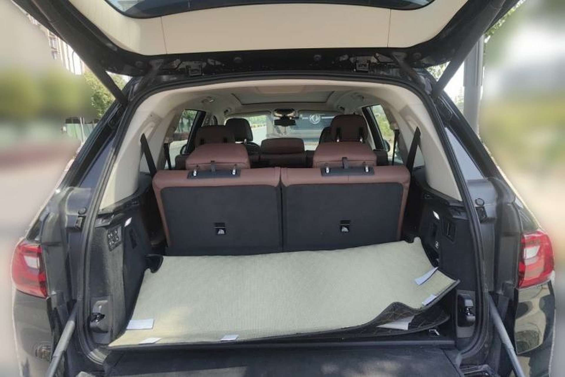 Used BMW X7 2020 xDrive40i Luxury Package with Leading Features Trunk