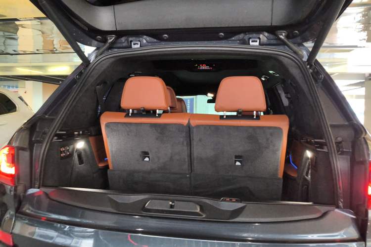 Used BMW X7 2020 xDrive40i Luxury M Sport Package Trunk