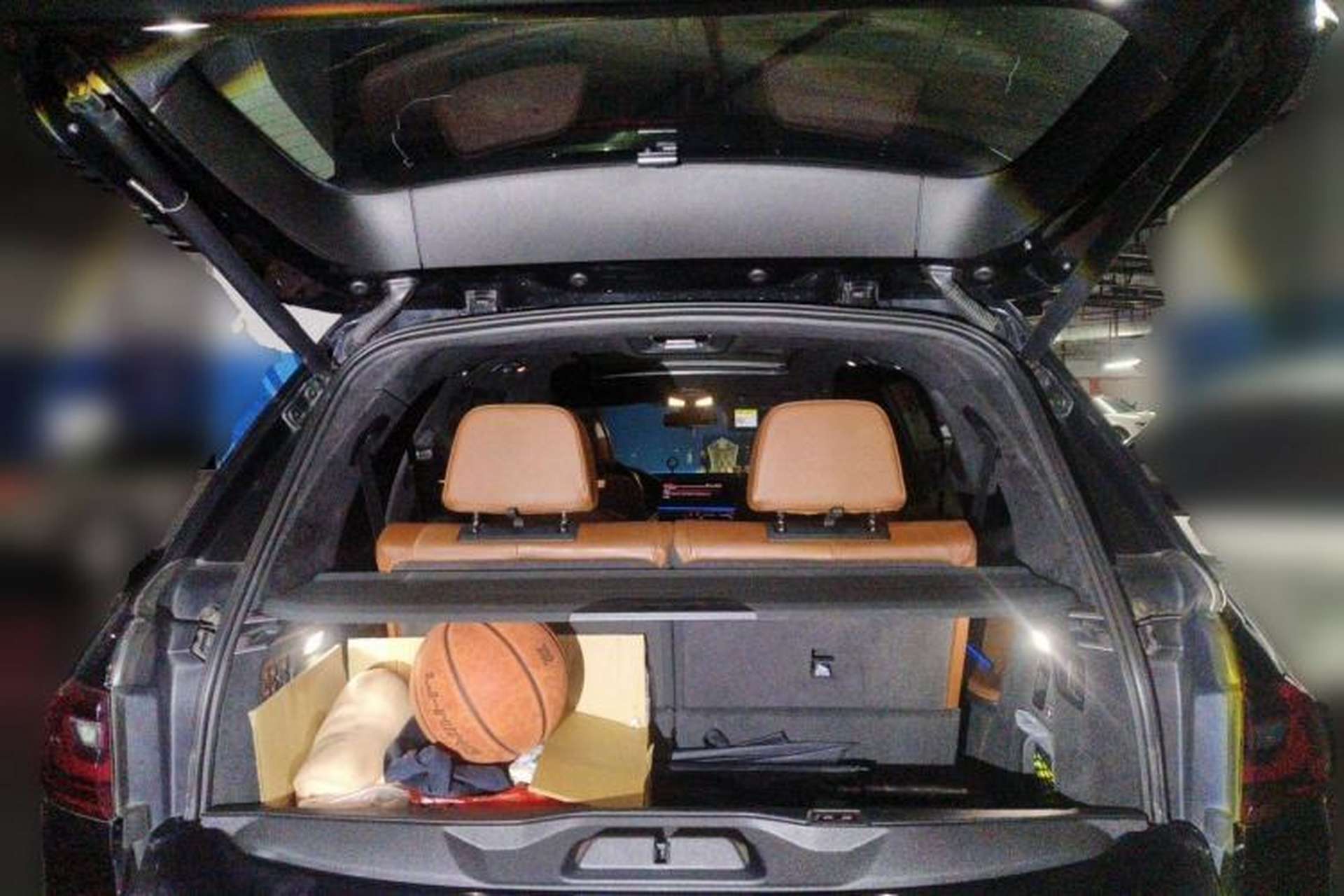 Used BMW X7 2020 xDrive40i Luxury M Sport Package Trunk