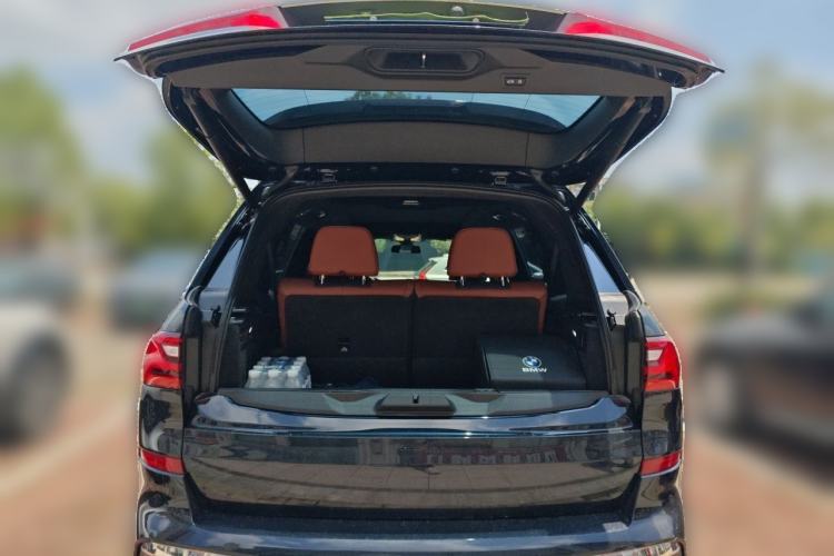 Used BMW X7 2020 xDrive40i Luxury M Sport Package Trunk