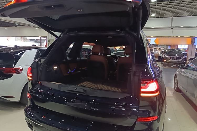 Used BMW X7 2020 xDrive40i Luxury M Sport Package Trunk