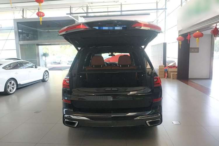 Used BMW X7 2020 xDrive40i Luxury M Sport Package Trunk