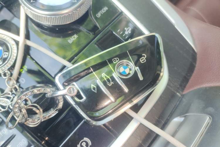 Used BMW X7 2020 xDrive40i Luxury Package with Leading Features Vehicle Key