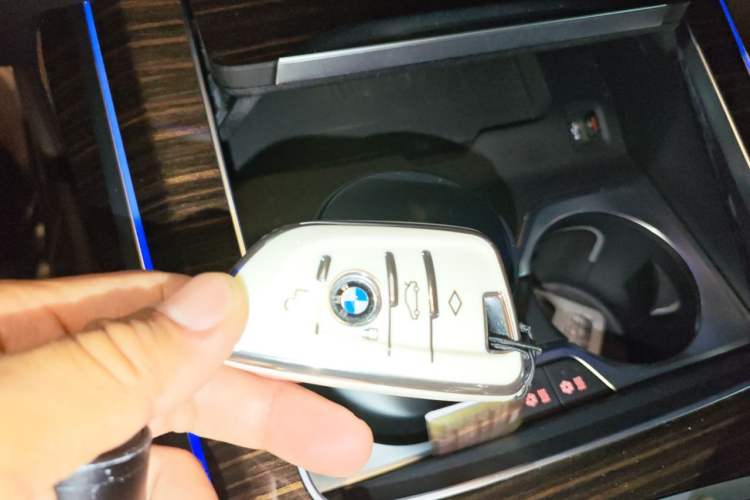 Used BMW X7  Vehicle Key