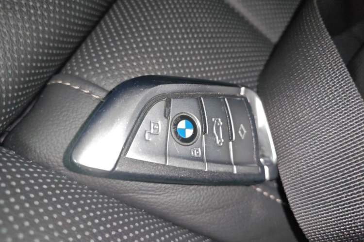 Used BMW X7 2020 xDrive40i Luxury Package with Premium Features Vehicle Key