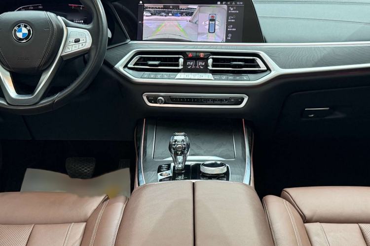 Used BMW X7 2020 xDrive40i Luxury Package with Leading Features Audio And AC Panel