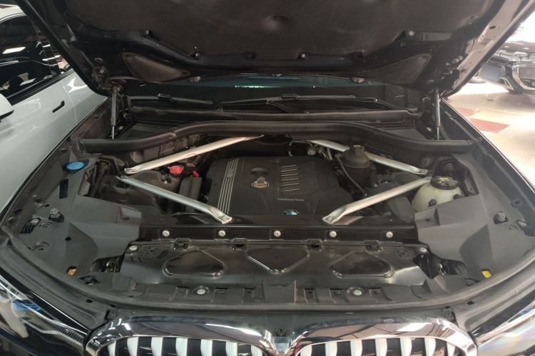 Used BMW X7 2020 xDrive40i Luxury M Sport Package Engine Bay