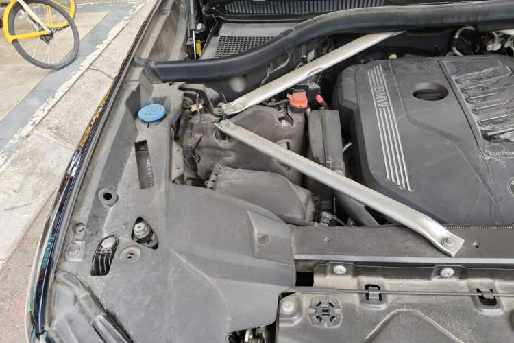 Used BMW X7 2020 xDrive40i Luxury M Sport Package Engine Bay Right