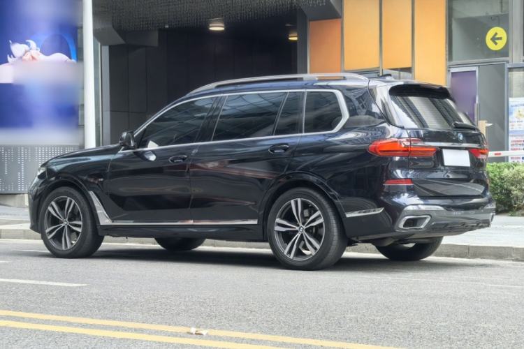 Used BMW X7 2020 xDrive40i Luxury M Sport Package Exterior 4