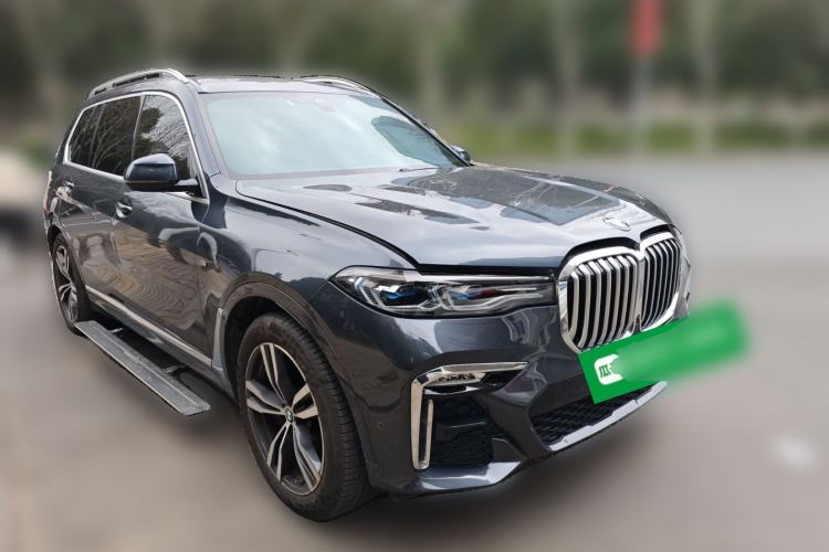 Used BMW X7 2020 xDrive40i Luxury M Sport Package Front Right 45 Deg