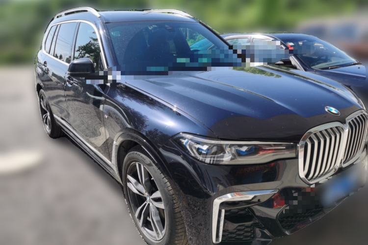 Used BMW X7 2020 xDrive40i Luxury M Sport Package Front Right 45 Deg