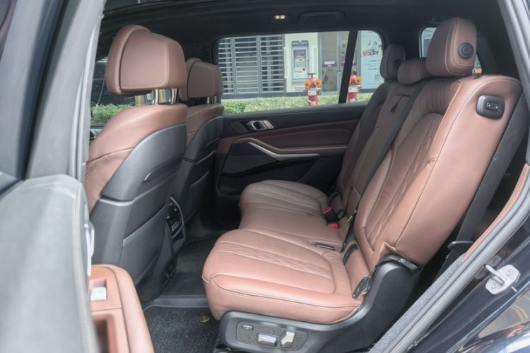 Used BMW X7 2020 xDrive40i Luxury M Sport Package Interior 11