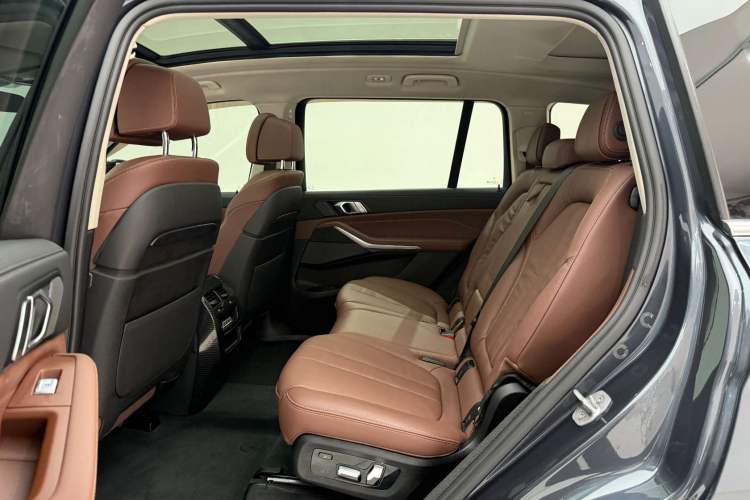 Used BMW X7 2020 xDrive40i Luxury Package with Leading Features Interior 3