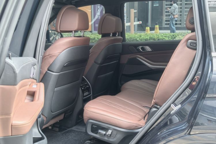 Used BMW X7 2020 xDrive40i Luxury M Sport Package Interior 3
