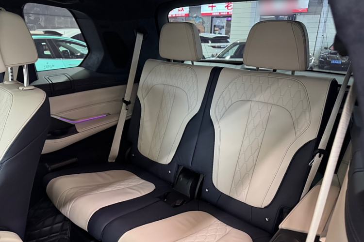 Used BMW X7 2020 xDrive40i Personalized Limited Edition M Sport Package Interior 9