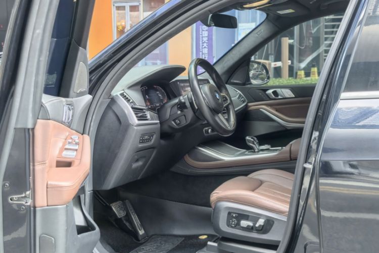 Used BMW X7 2020 xDrive40i Luxury M Sport Package Interior 9