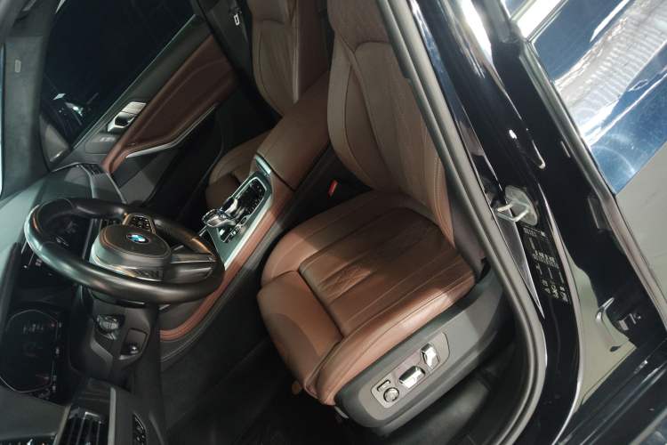 Used BMW X7 2020 xDrive40i Luxury M Sport Package Left Front Seat