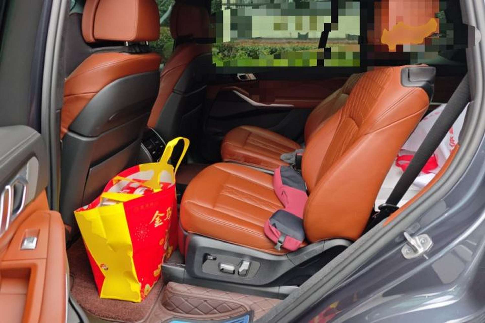 Used BMW X7 2020 xDrive40i Luxury M Sport Package Left Rear Seat