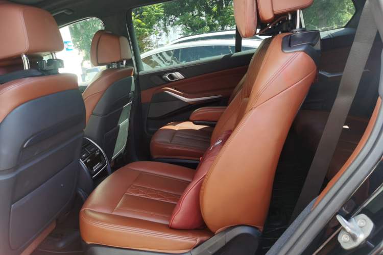 Used BMW X7 2020 xDrive40i Luxury M Sport Package Left Rear Seat