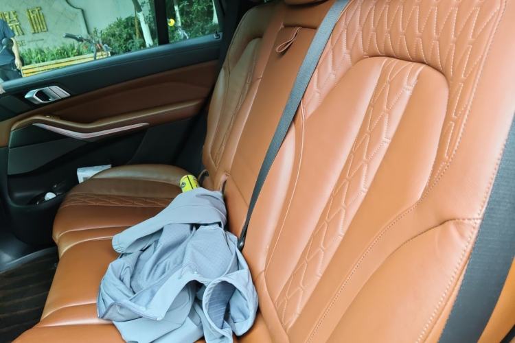 Used BMW X7 2020 xDrive40i Luxury M Sport Package Left Rear Seat