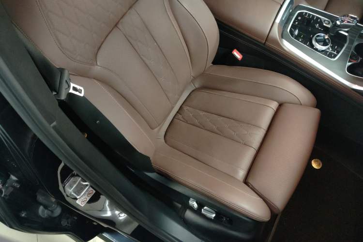 Used BMW X7 2020 xDrive40i Luxury M Sport Package Right Front Seat