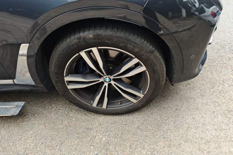 Used BMW X7 2020 xDrive40i Luxury M Sport Package Right Front Wheel Hub