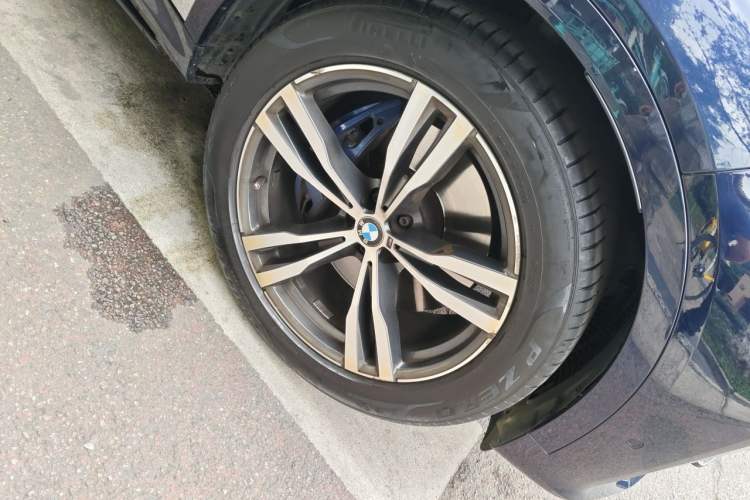 Used BMW X7 2020 xDrive40i Luxury M Sport Package Right Front Wheel Hub