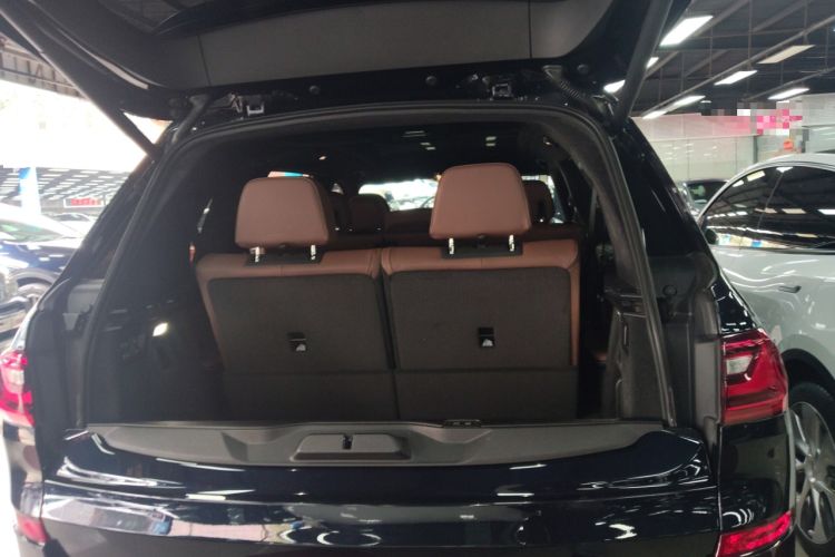 Used BMW X7 2020 xDrive40i Luxury M Sport Package Trunk