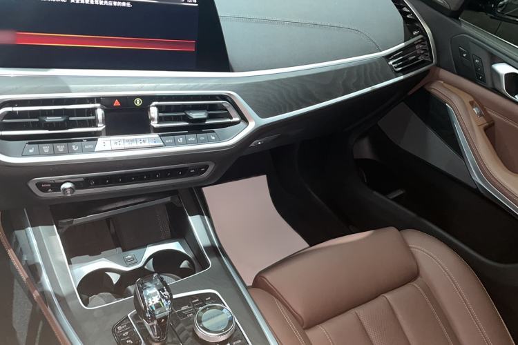 Used BMW X7 2020 xDrive40i Luxury Package with Leading Features Audio And AC Panel