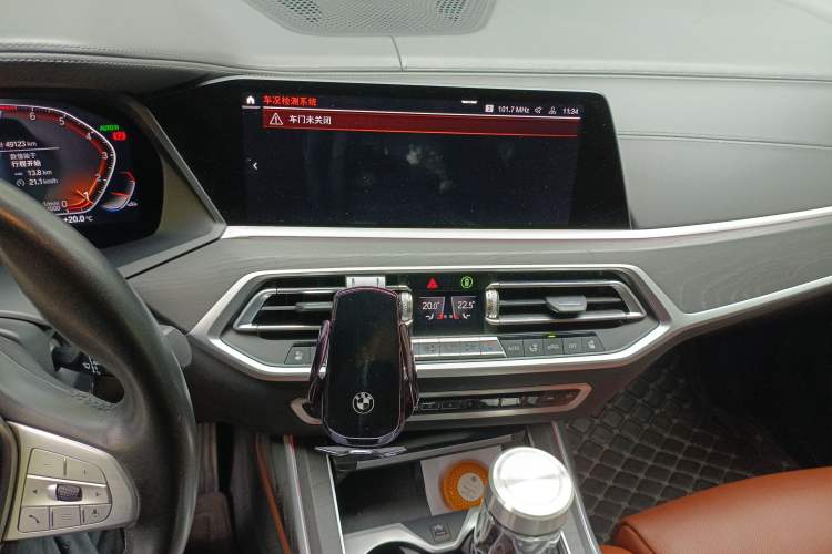 Used BMW X7 2020 xDrive40i Luxury Package with Premium Features Audio And AC Panel