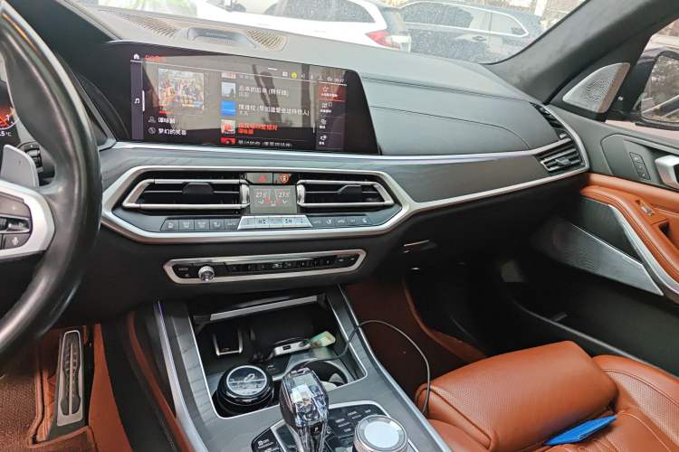 Used BMW X7 2020 xDrive40i Luxury M Sport Package Audio And AC Panel