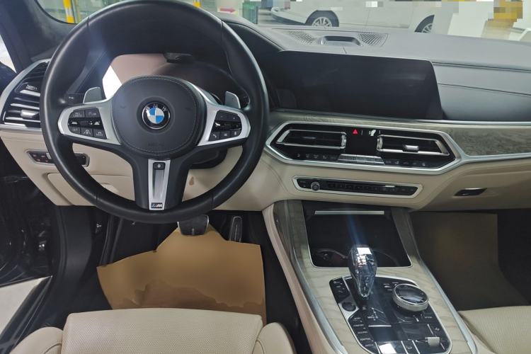 Used BMW X7 2020 xDrive40i Executive M Sport Package Center Console