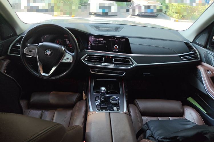 Used BMW X7 2020 xDrive40i Luxury Package with Leading Features Center Console