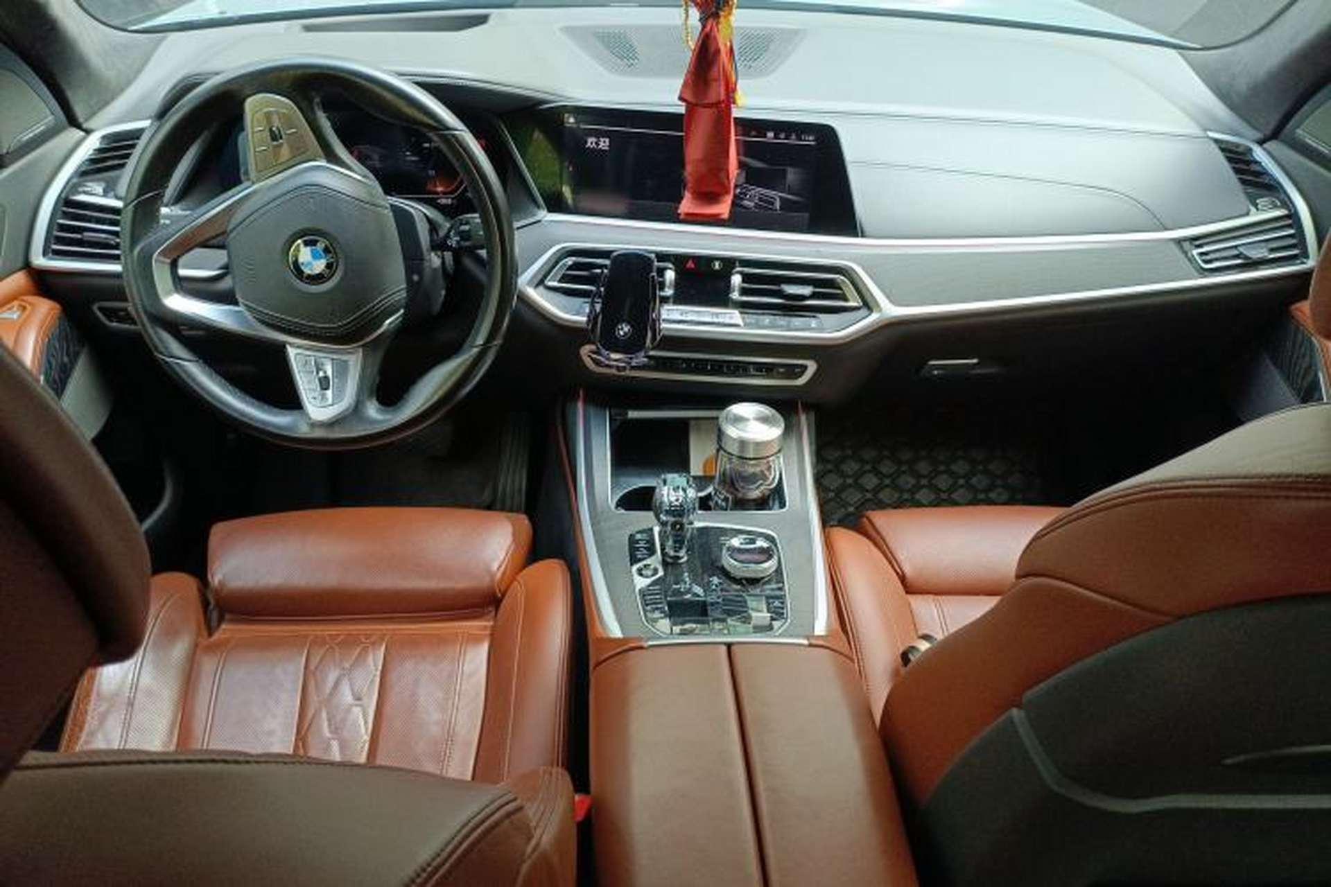 Used BMW X7 2020 xDrive40i Luxury Package with Premium Features Center Console