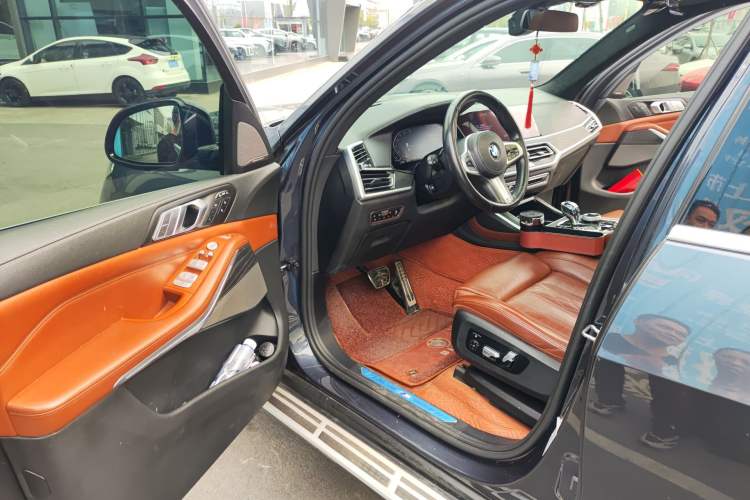 Used BMW X7 2020 xDrive40i Luxury M Sport Package Driver Seat