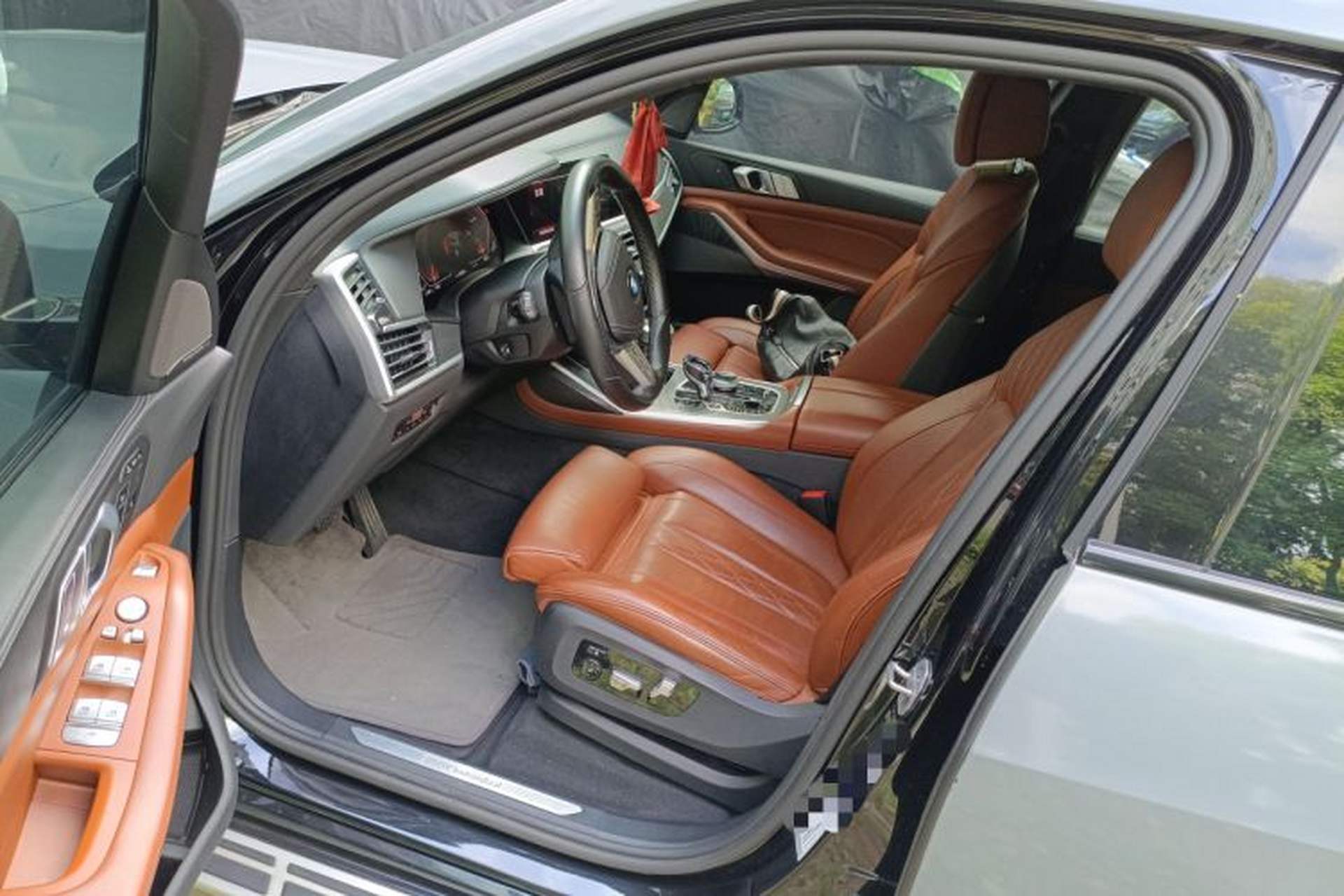 Used BMW X7 2020 xDrive40i Luxury Package with Premium Features Driver Seat