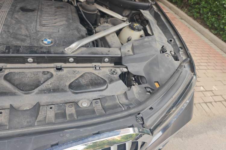 Used BMW X7 2020 xDrive40i Luxury M Sport Package Engine Bay Left