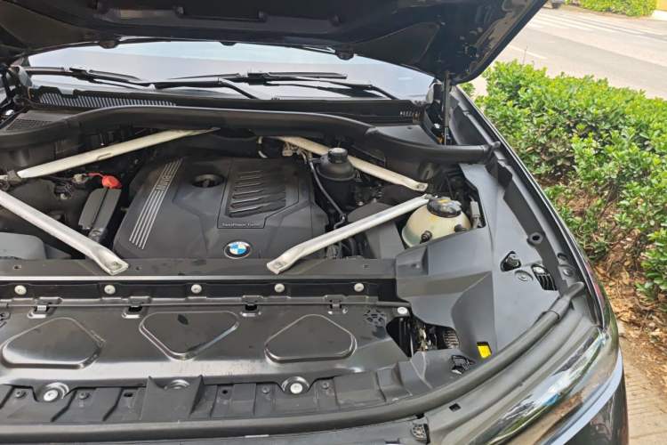Used BMW X7 2020 xDrive40i Luxury M Sport Package Engine Bay Left