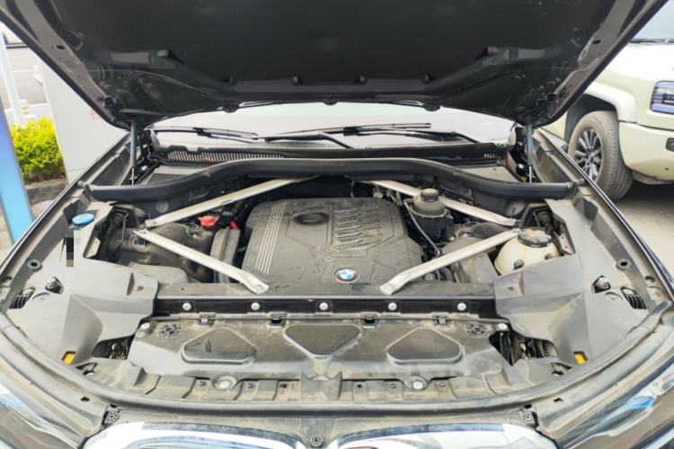 Used BMW X7 2020 xDrive40i Luxury M Sport Package Engine Bay