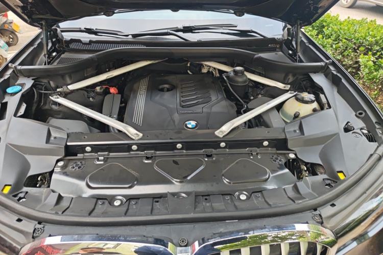 Used BMW X7 2020 xDrive40i Luxury M Sport Package Engine Bay