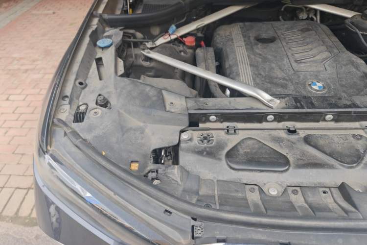 Used BMW X7 2020 xDrive40i Luxury M Sport Package Engine Bay Right