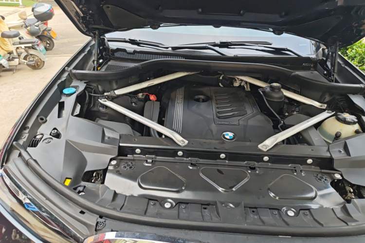 Used BMW X7 2020 xDrive40i Luxury M Sport Package Engine Bay Right