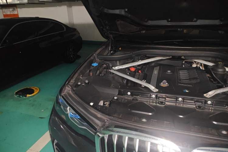 Used BMW X7 2020 xDrive40i Luxury M Sport Package Engine Bay Right