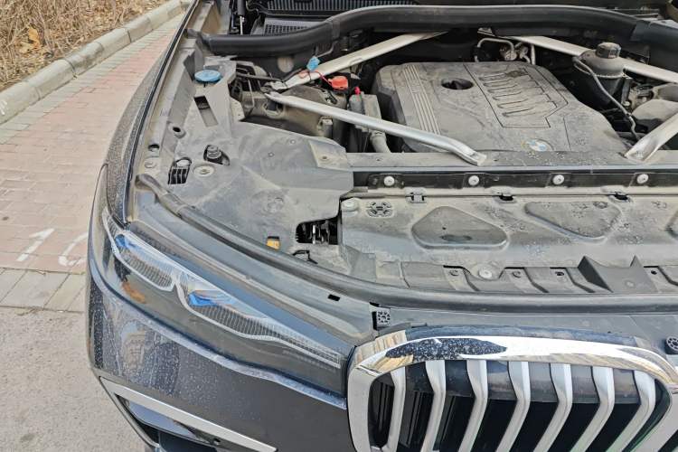 Used BMW X7 2020 xDrive40i Luxury M Sport Package Engine Bay Right