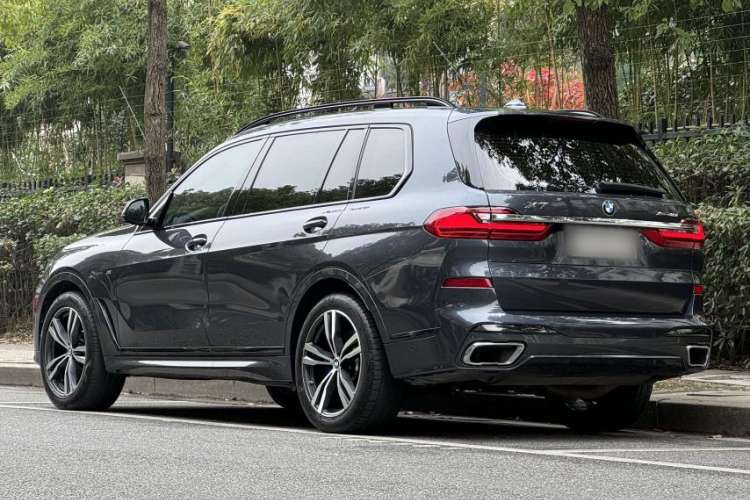 Used BMW X7 2020 xDrive40i Luxury M Sport Package Exterior 2
