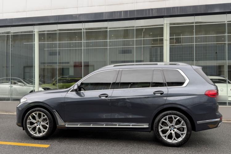 Used BMW X7 2020 xDrive40i Luxury Package with Leading Features Exterior 3