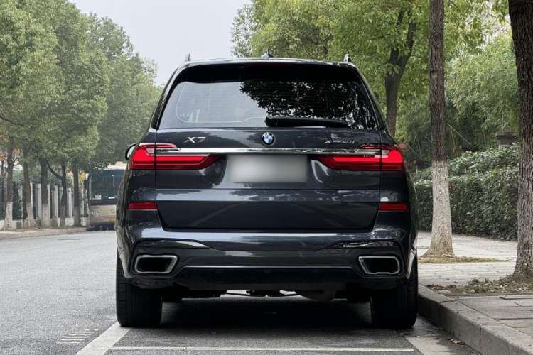 Used BMW X7 2020 xDrive40i Luxury M Sport Package Exterior 4