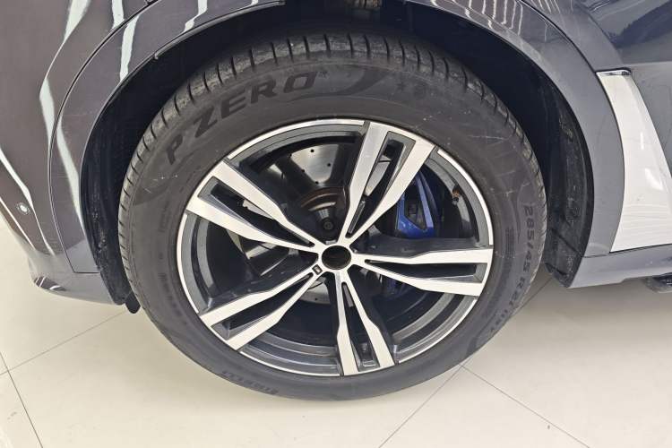 Used BMW X7 2020 xDrive40i Luxury M Sport Package Exterior 6